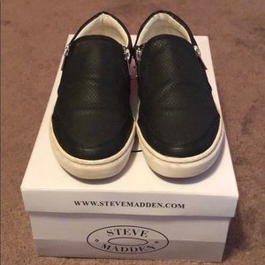 Steve Madden Black Ellias Size 6